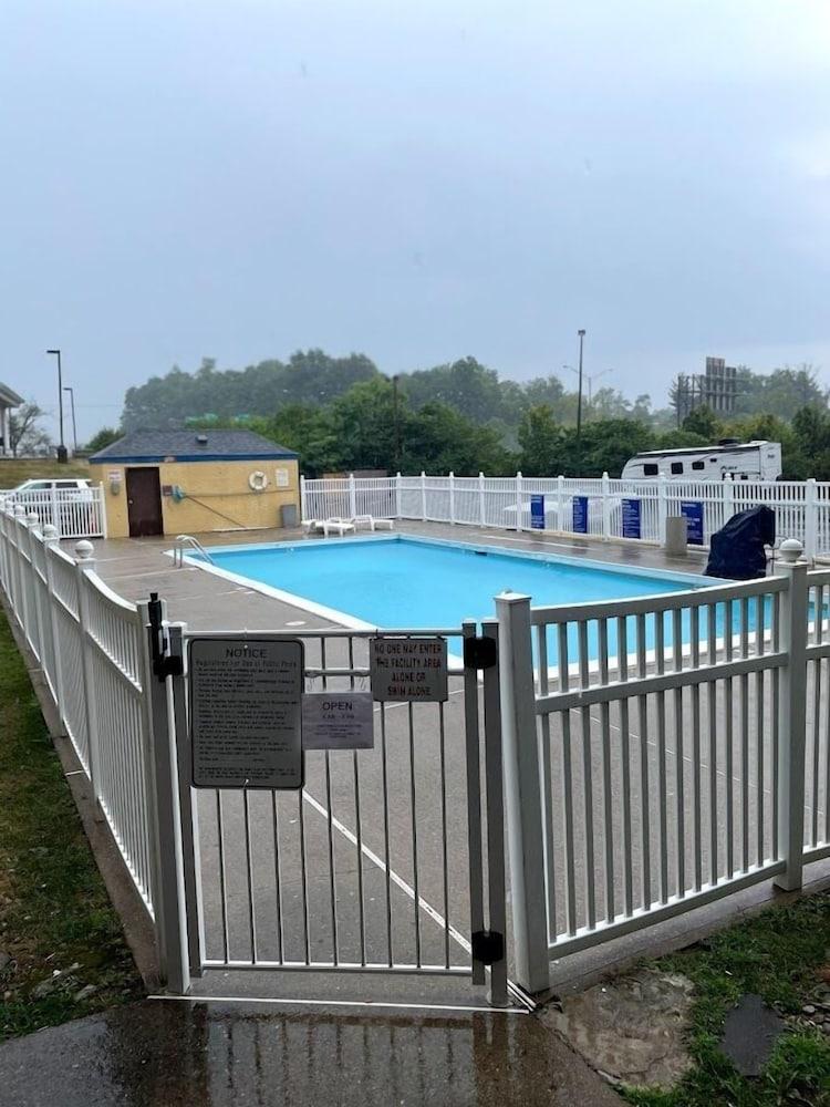 Days Inn By Wyndham Fort Wright Cincinnati Area Εξωτερικό φωτογραφία