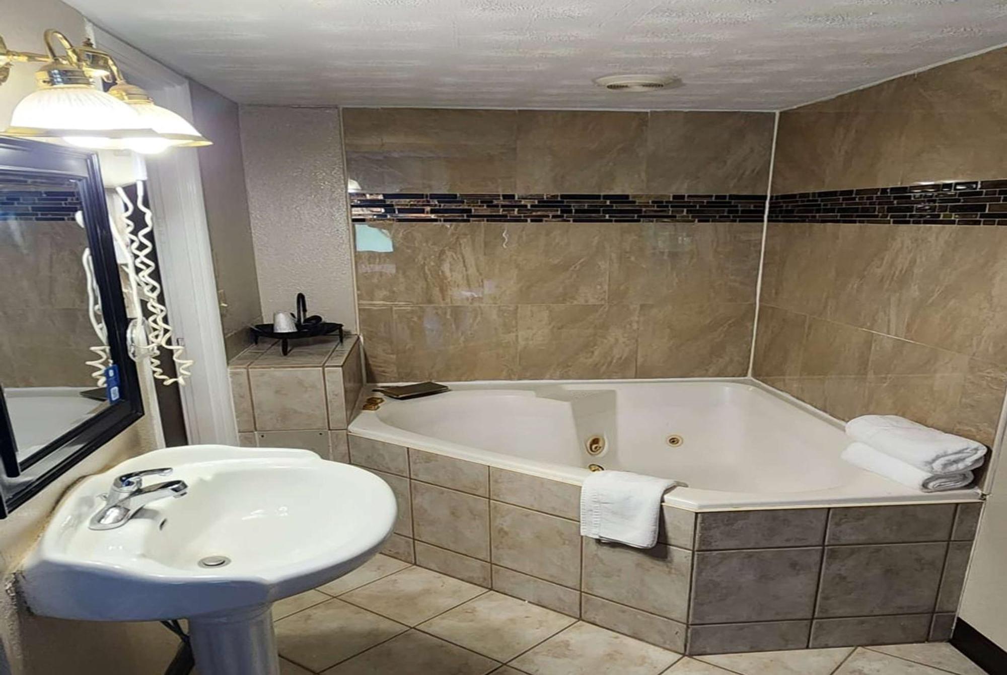 Days Inn By Wyndham Fort Wright Cincinnati Area Εξωτερικό φωτογραφία